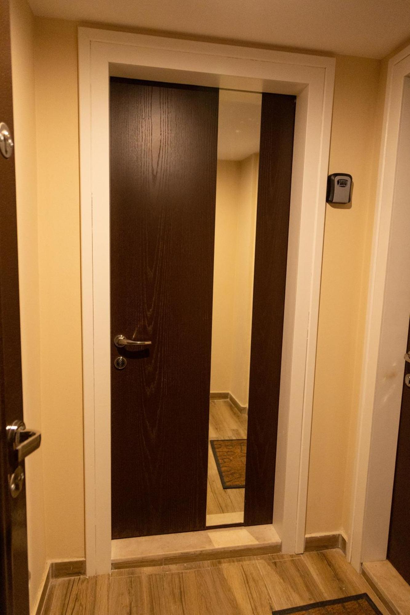 Cozy Loft-Blloku Downtown Hotel ติรานา ภายนอก รูปภาพ