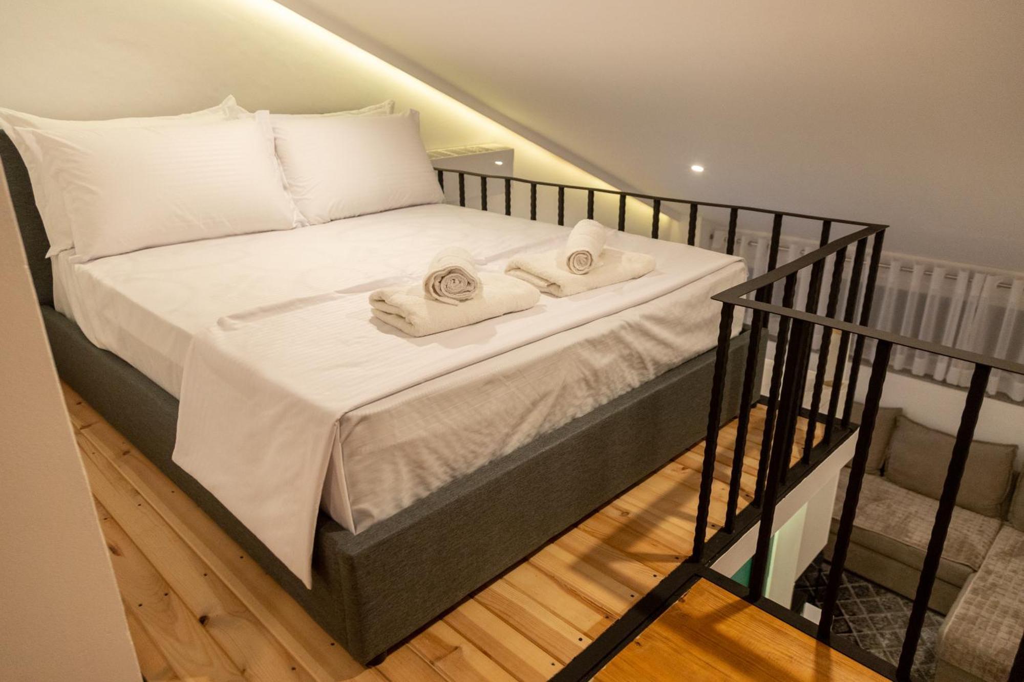 Cozy Loft-Blloku Downtown Hotel ติรานา ภายนอก รูปภาพ